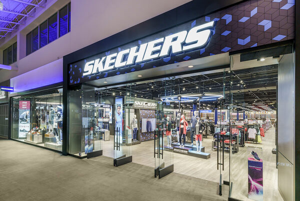 Sketchers - Nâng niu từng bước chân